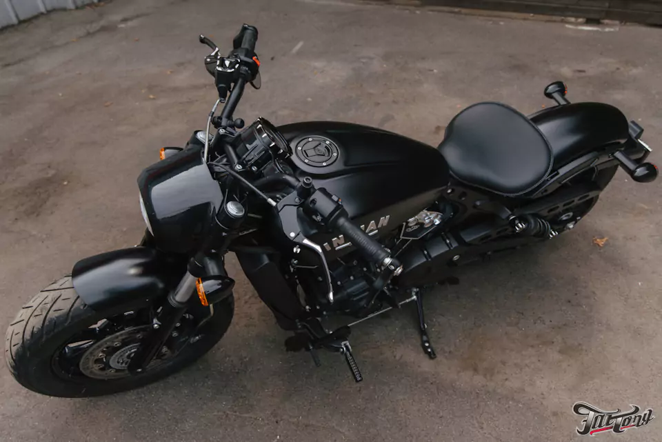 Окрасили детали мотоцикла Indian Scout в черный матовый цвет